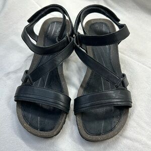 Teva Sandals Sz 7.5 Excellent Condition